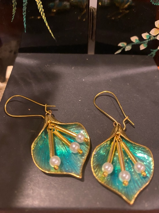 unbranded Jewelry - Gold Tone and Teal Leaf Pearl Drop Earrings - Unbranded